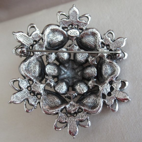 VTG JOAN RIVERS Faux Tanzanite, Pearls w/Rhinestones PIN BROOCH Silver Tone 2.5" - Picture 5 of 7